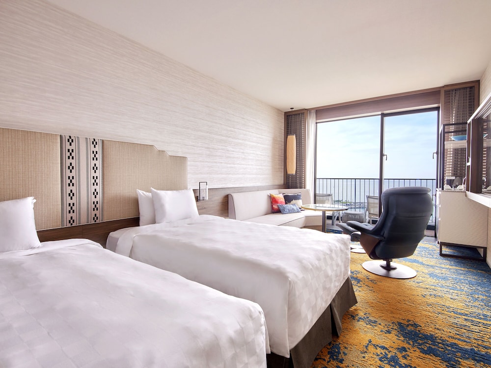 Deluxe Hollywood Twin Room, Non Smoking (With Club Pool & Lounge Access) - Photo 1