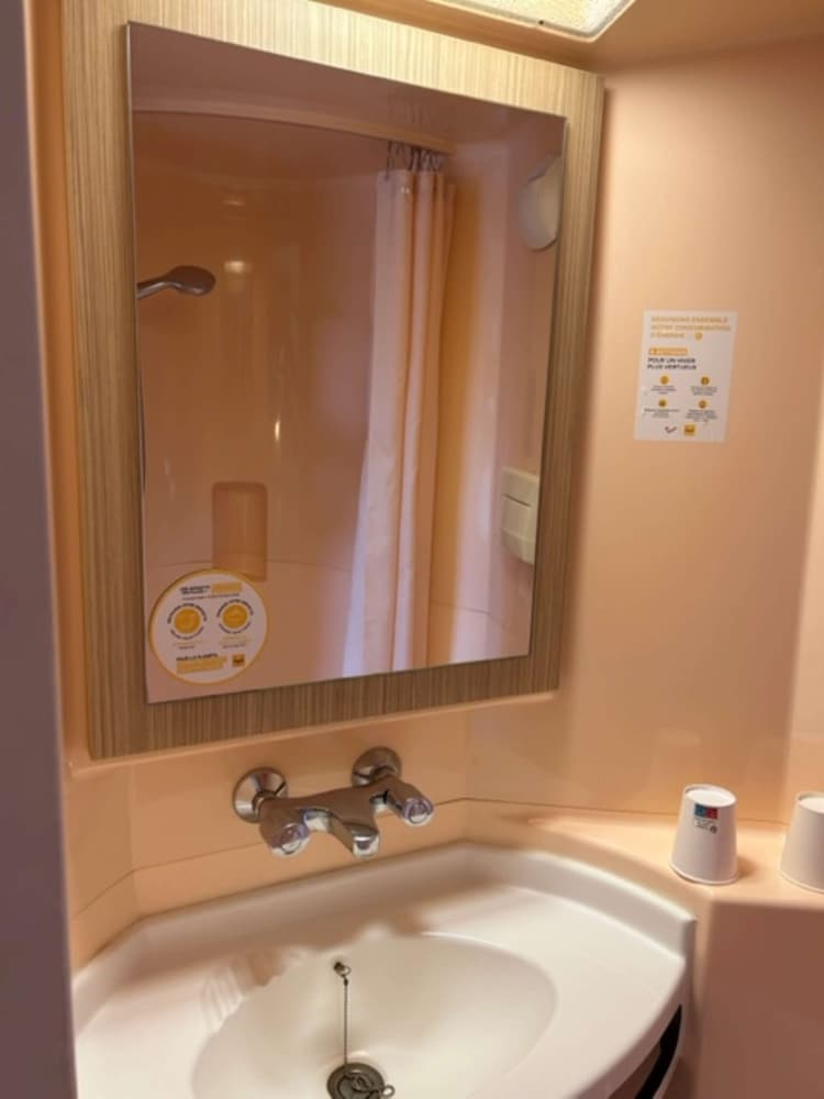 Standard Room, 2 Twin Beds - Photo 6
