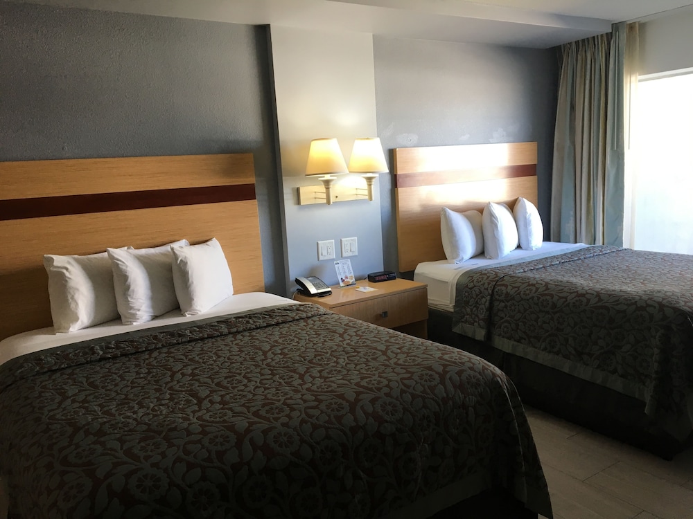 Deluxe Room - Photo 3