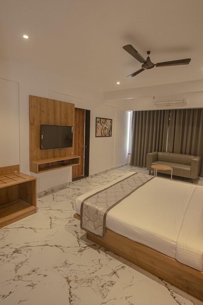 Executive Room - Photo 5
