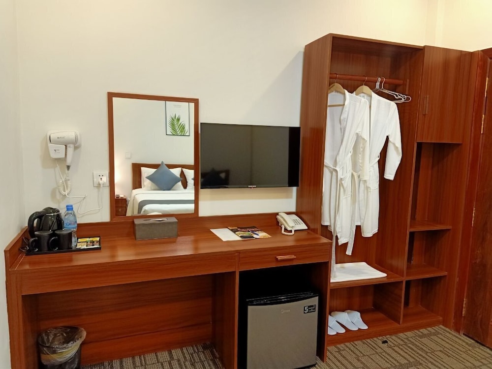 City Double or Twin Room, 2 Queen Beds, Non Smoking, City View photo 3