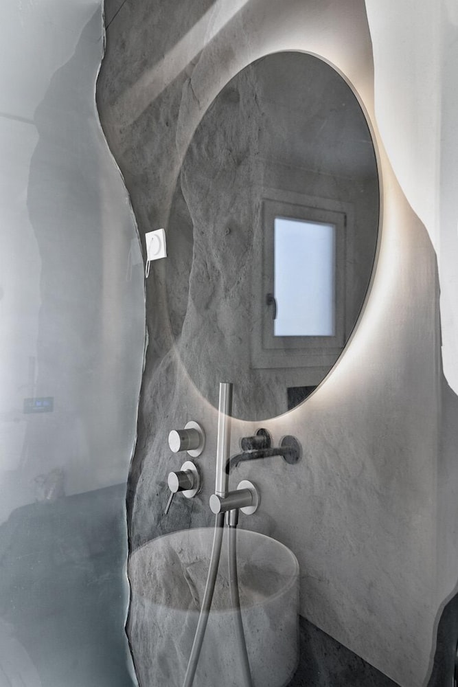 Topaz Riviera Water Suite with Private Pool - Photo 10