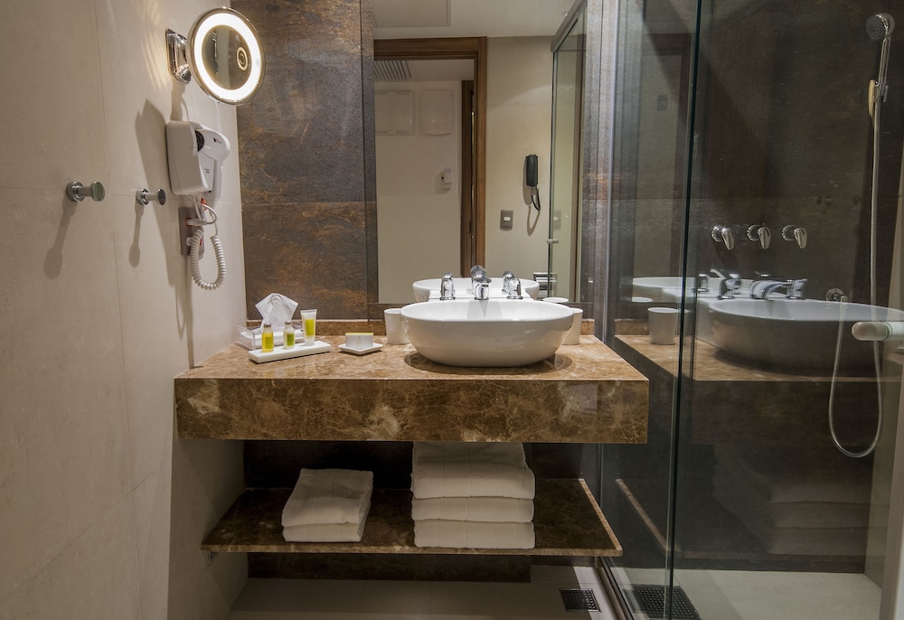 Premium Double Room, Sea View thumbnail 5