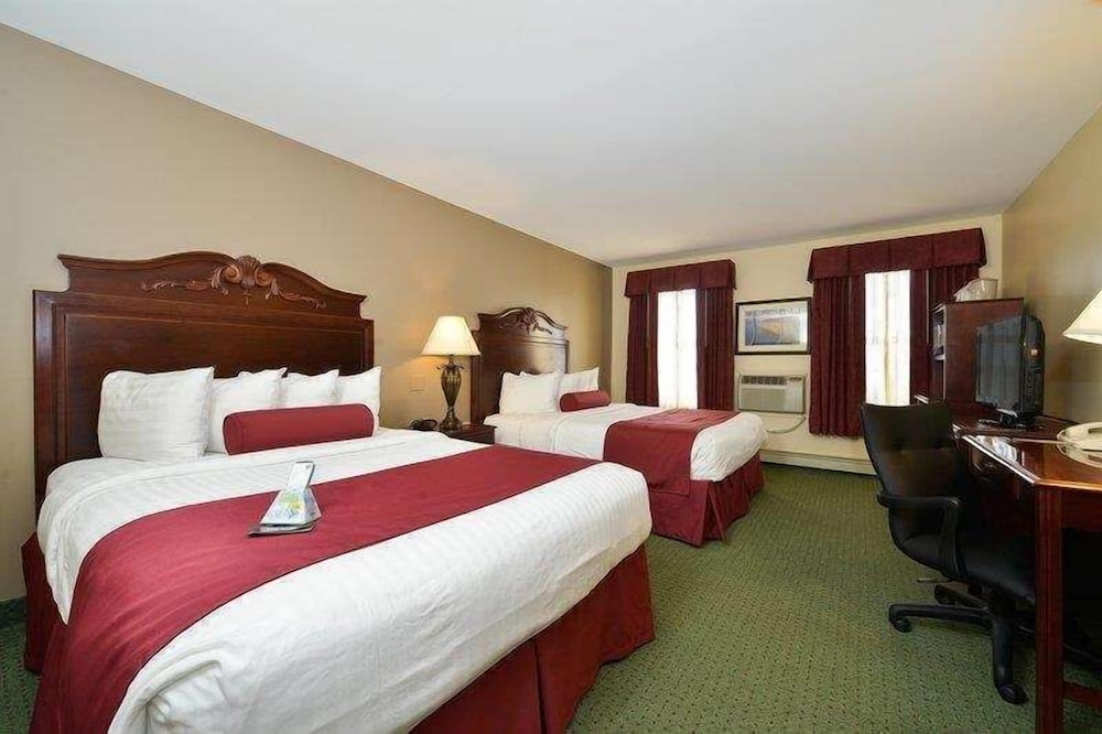 Standard Room, 2 Queen Beds, Refrigerator & Microwave, City View