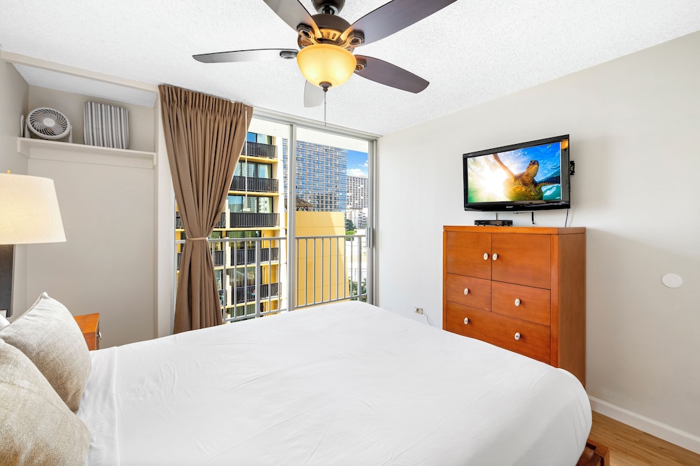 Pacific Monarch - 1 BR - Ocean & City Views: Condo, 1 Bedroom, City View (0109) photo