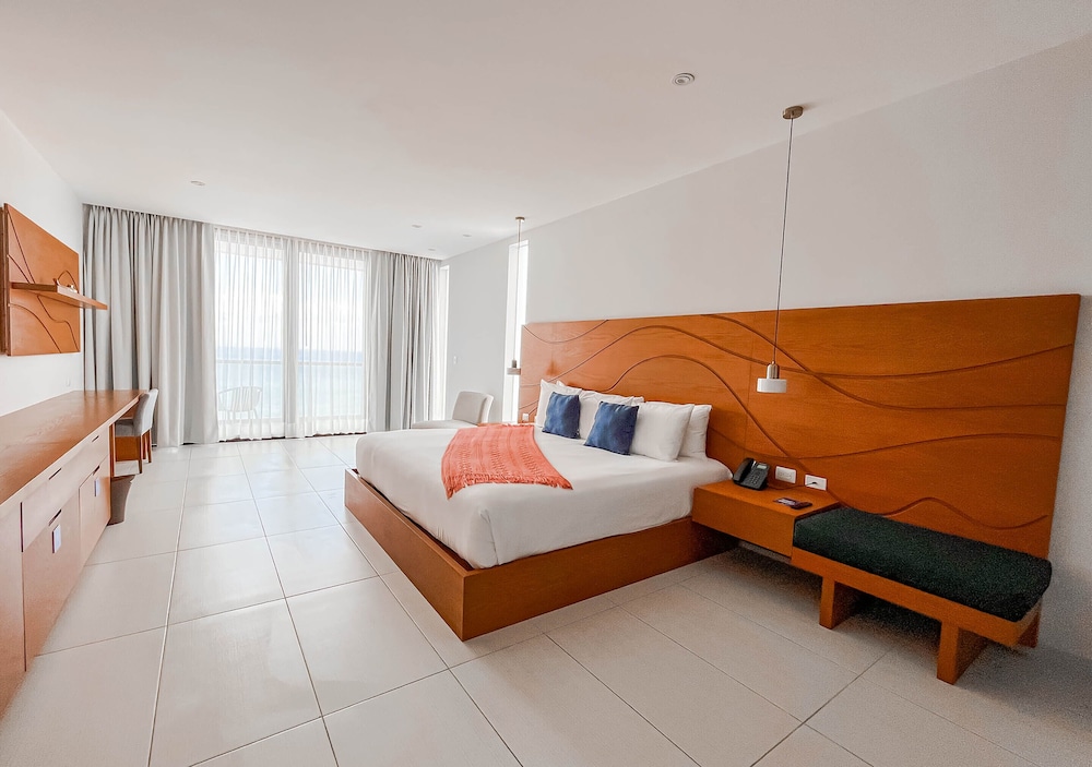 Superior Room, 1 King Bed, Non Smoking, Ocean View