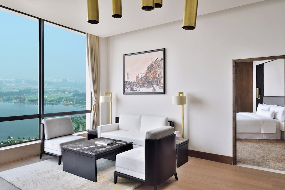 Executive Suite, 1 King Bed, Lake View
