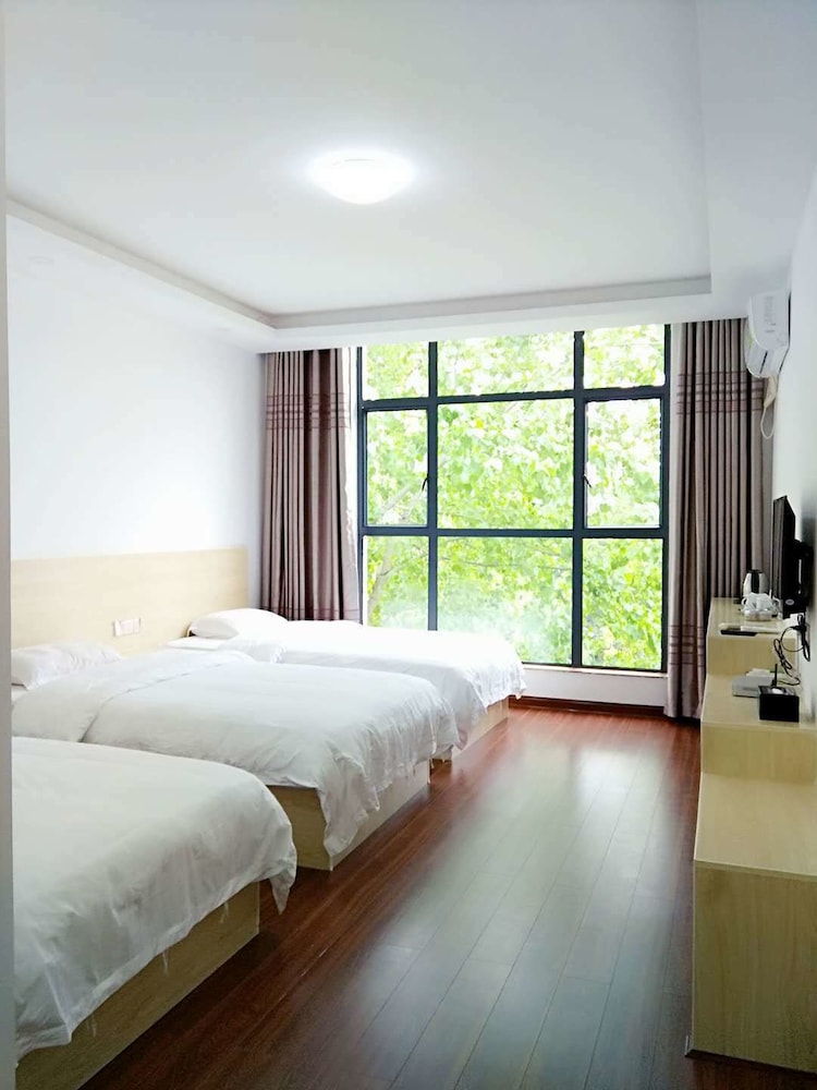 Design Triple Room with Lake View photo 1