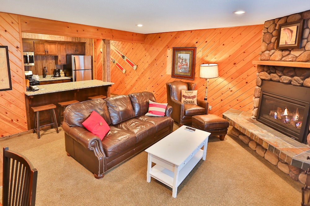 Standard Room, Multiple Beds, Lake View (3 Bedroom Grand View Cabin)