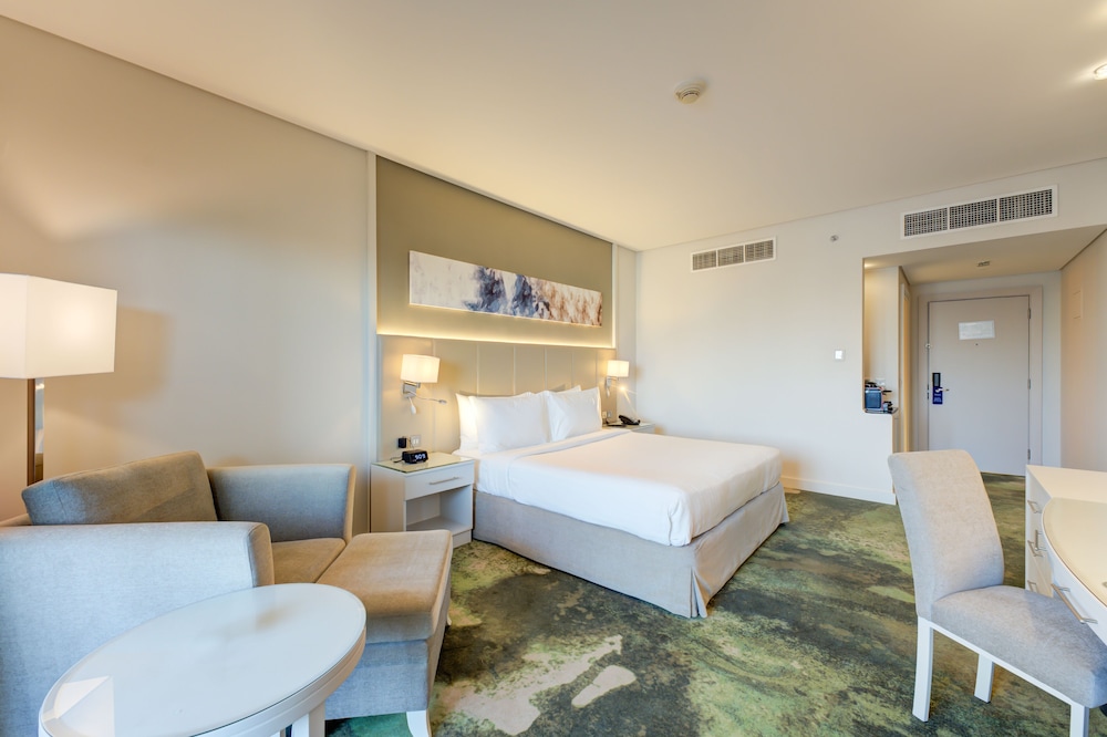 Premium Room, 1 King Bed photo 2