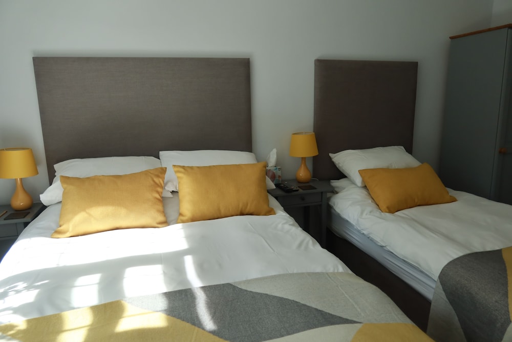 Suite, Ensuite photo 3