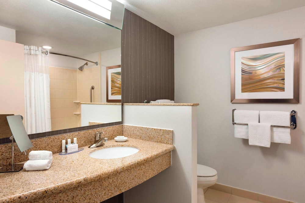 Room, 1 King Bed with Sofa bed, Allergy Friendly (Allergy Friendly) - Photo 4
