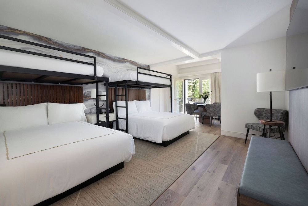 Family Room, Multiple Beds, River View