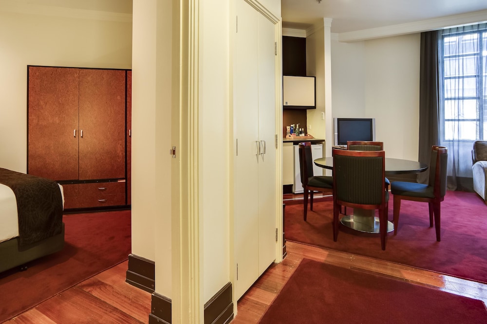 Heritage Executive Suite - Photo 8