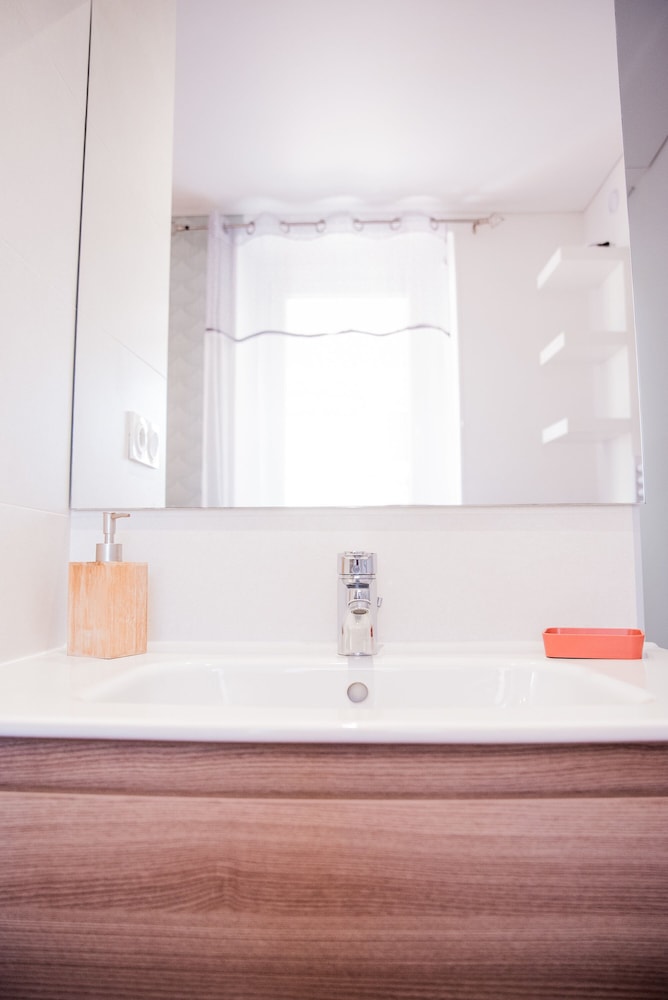 Chambre Rouge (Toilette et salle de bain privée) photo 3