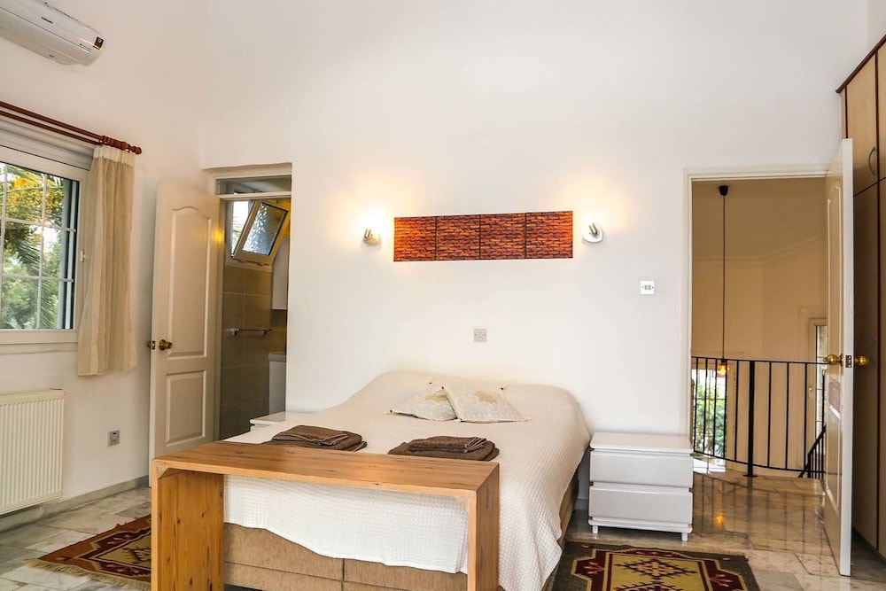 Villa photo 2