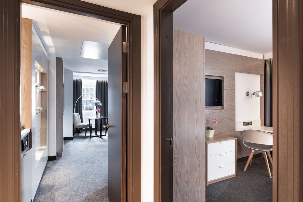 Suite, 1 Bedroom thumbnail 5