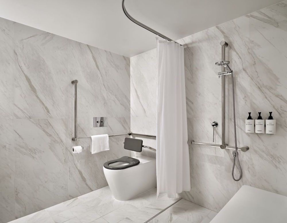 1 King Classic Accessible