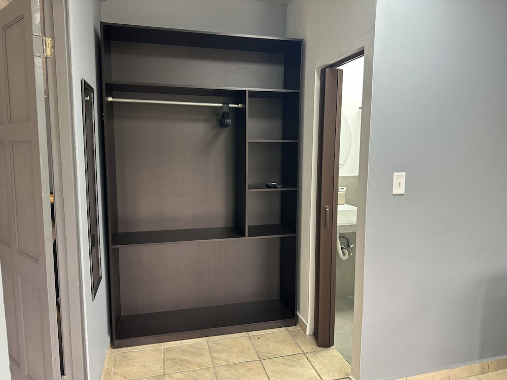 Family Room, Private Bathroom photo 3