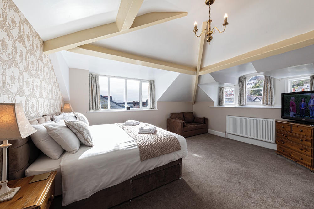 Family Triple Room, 1 King Bed with Sofa bed, Mountain View