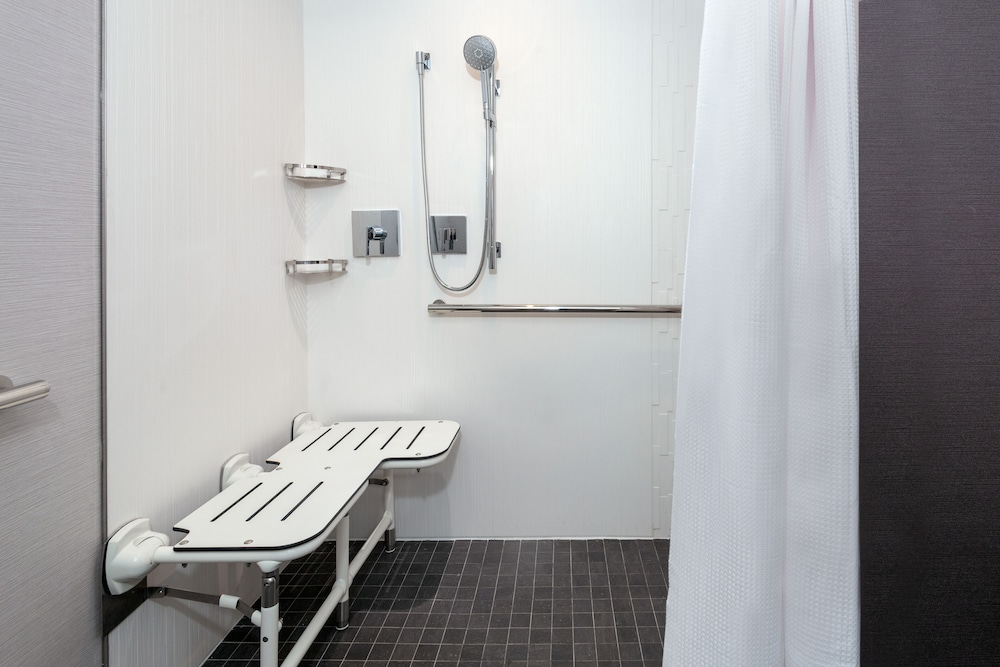Suite, 1 Bedroom (Mobility Accessible, Roll-In Shower)