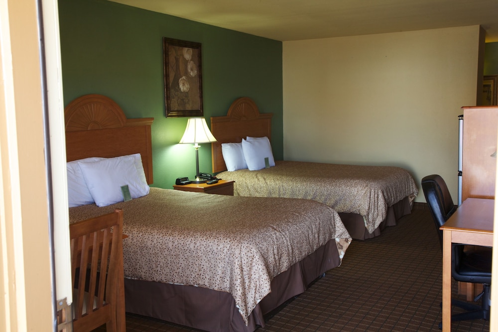 Room, 2 Queen Beds, Non Smoking photo 3