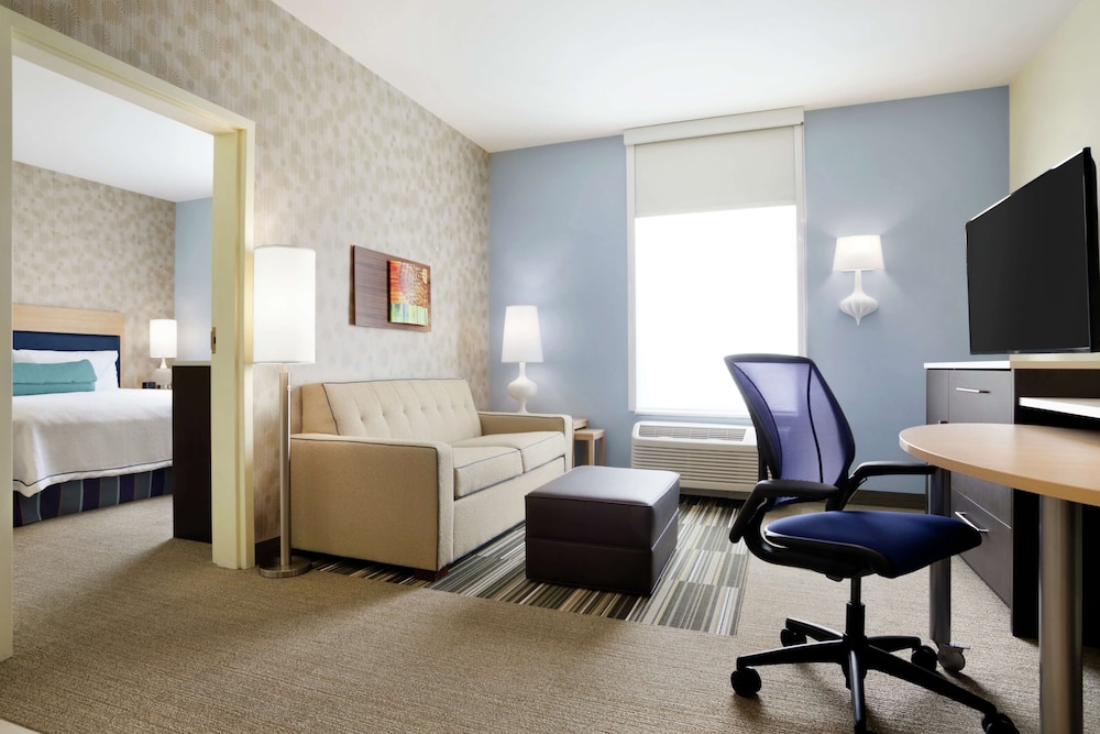 Suite, 1 King Bed, Accessible (Hearing)