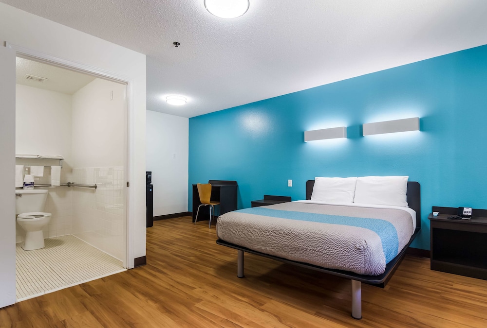 Deluxe Room, 1 Queen Bed, Accessible, Non Smoking photo 1