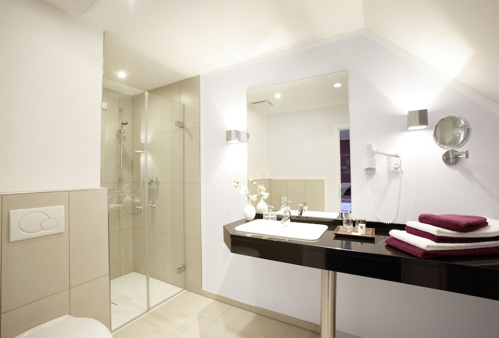 Suite, 1 Double Bed with Sofa bed photo 3