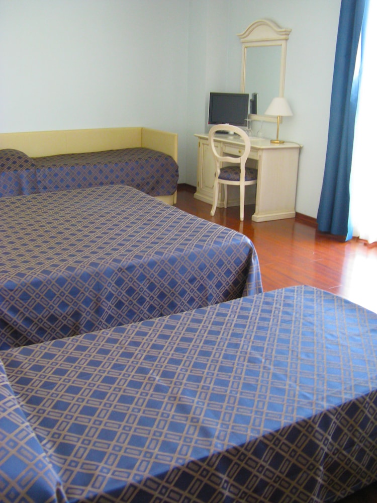 Superior Quadruple Room photo 3