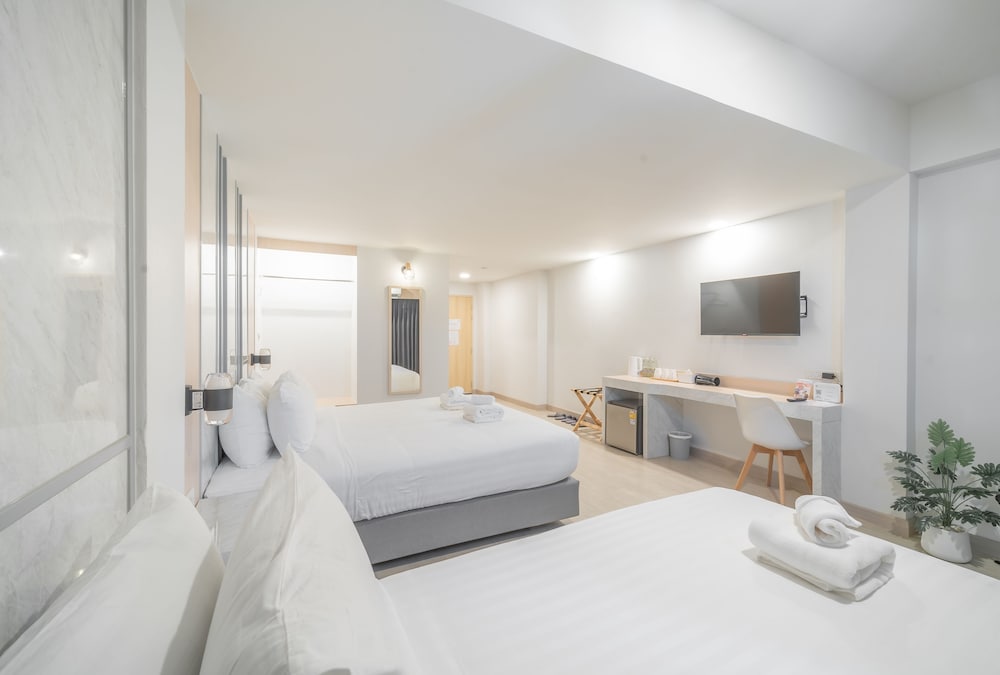 Deluxe Triple Room - Photo 9
