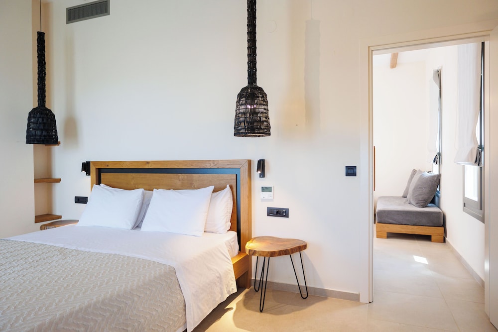 Deluxe Suite, Sea View - Photo 7