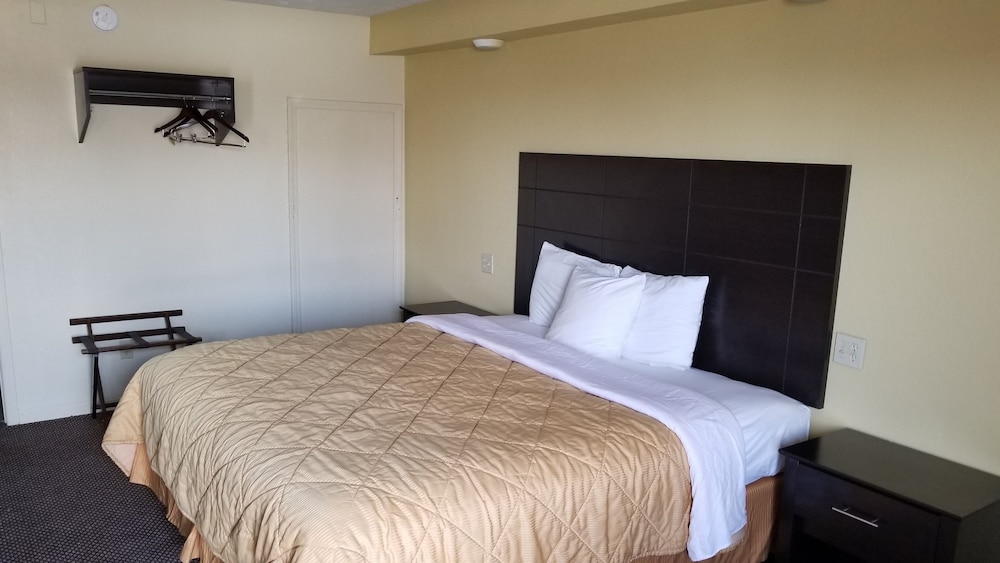 Standard Room, 1 Queen Bed photo 1