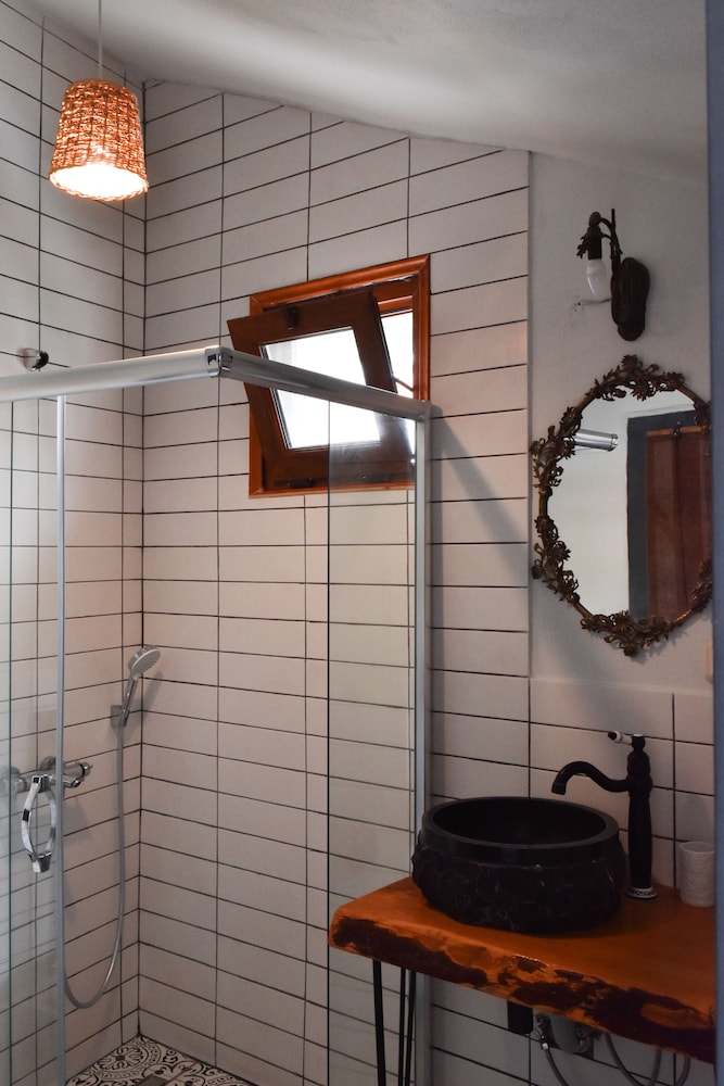 Loft, 1 Bedroom, Partial Sea View photo 2
