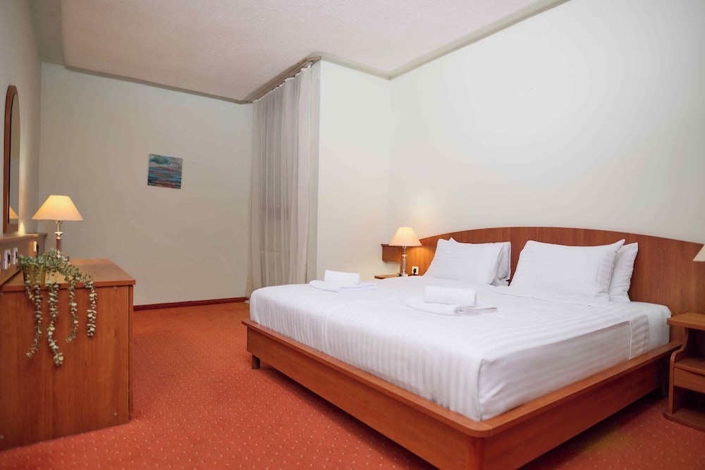 Suite with Sea View and Balcony - Photo 4
