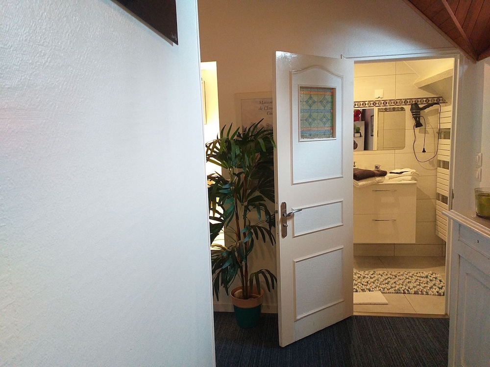 Double Room, 1 King Bed - Photo 6