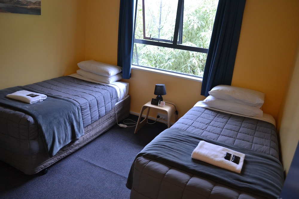 Standard Twin Bed (Shared bathroom) photo 1