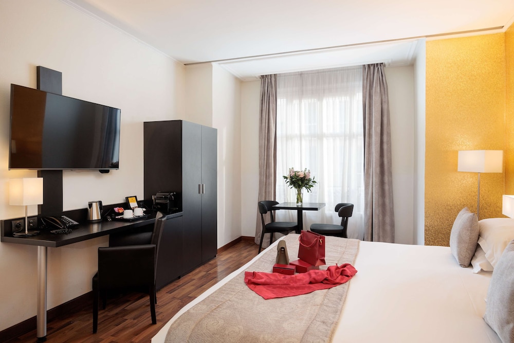 Deluxe Room, 1 King Bed, Non Smoking (Twin bed on request) - Photo 16
