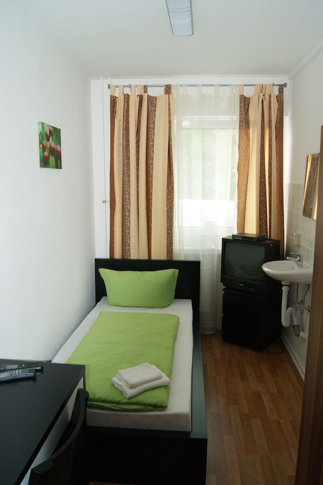 Economy Single Room, Shared Bathroom photo 2