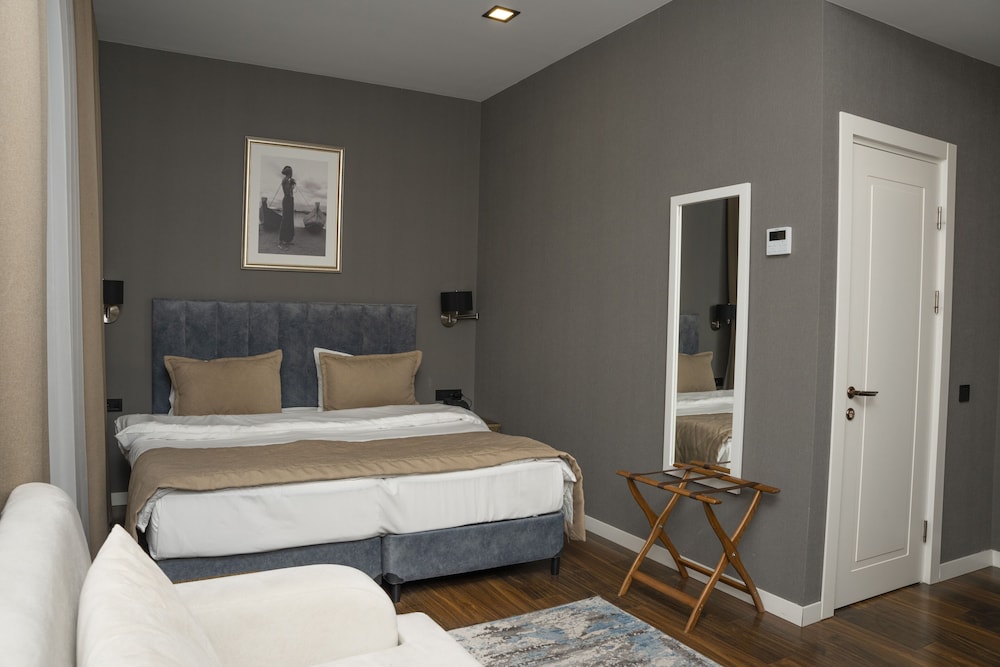 Standard Double or Twin Room - Photo 10