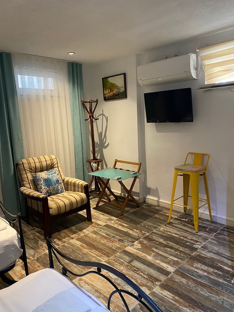 Economy Triple Room