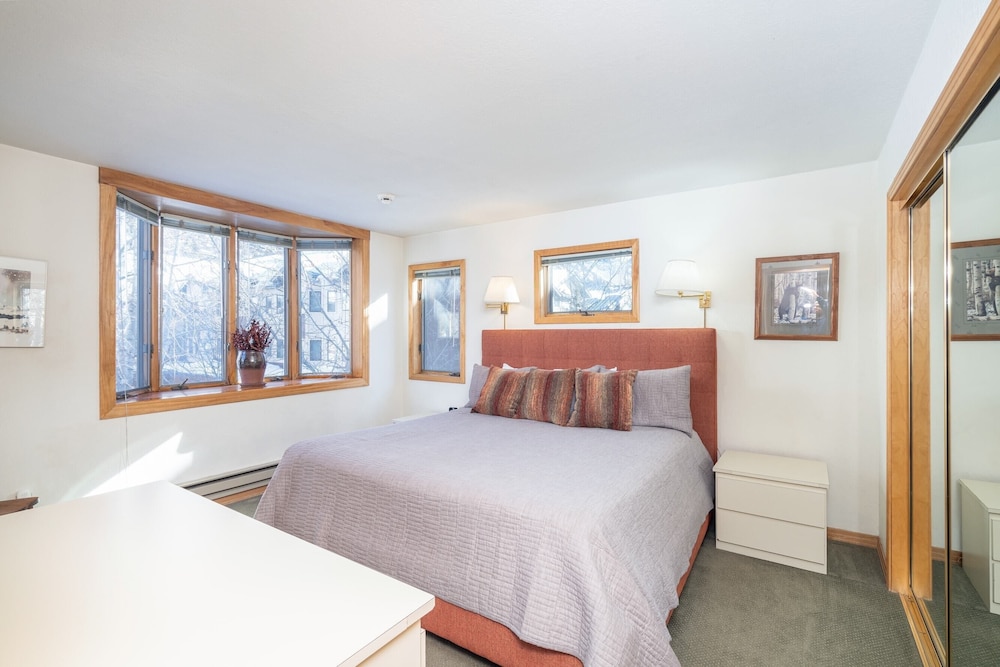 House (2 Bedrooms)