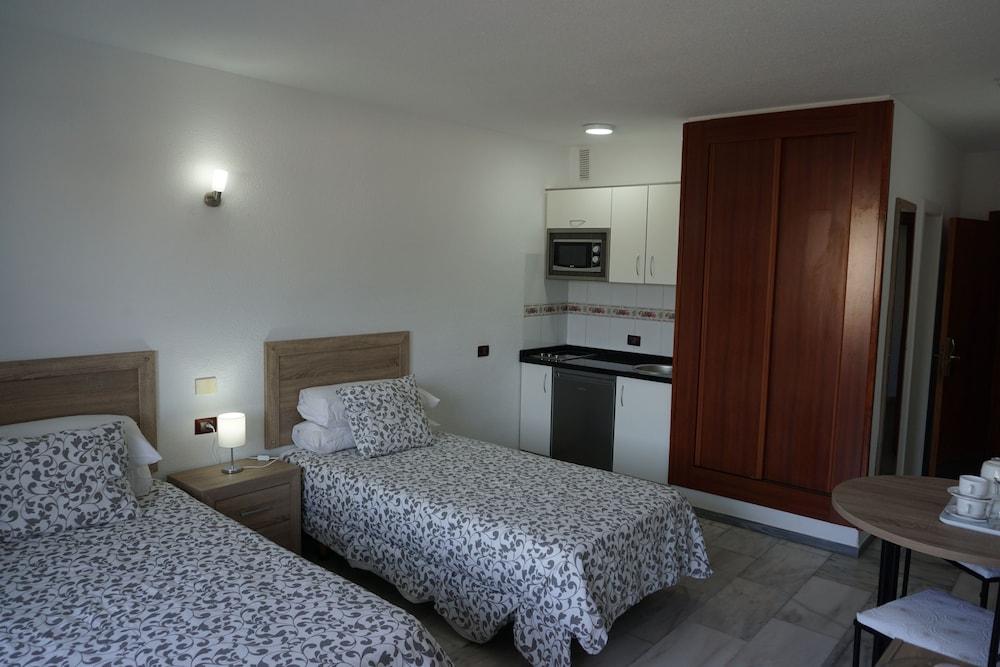 Studio, Balcony (Single use)