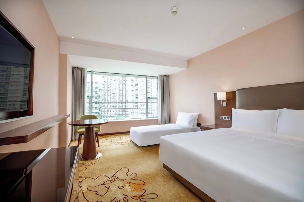 Premium Room, 1 King Bed - Photo 1