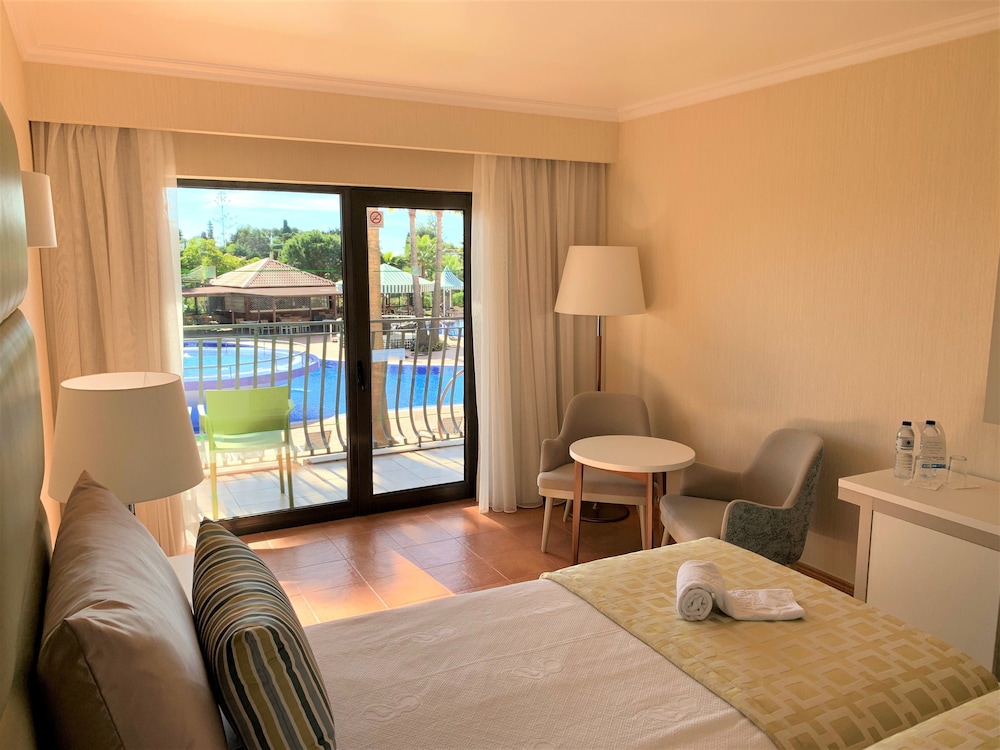 Deluxe Single Room, Pool View - Photo 1