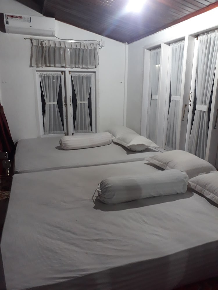 Twin Room - Photo 8