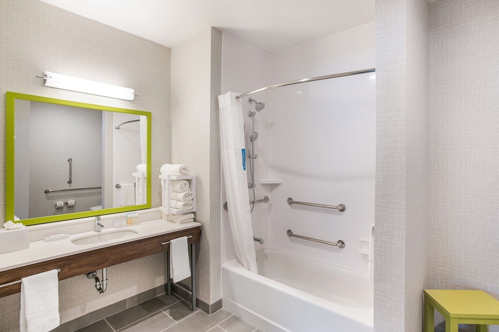 Studio, 1 Queen Bed, Accessible, Bathtub (Mobility & Hearing) - Photo 5