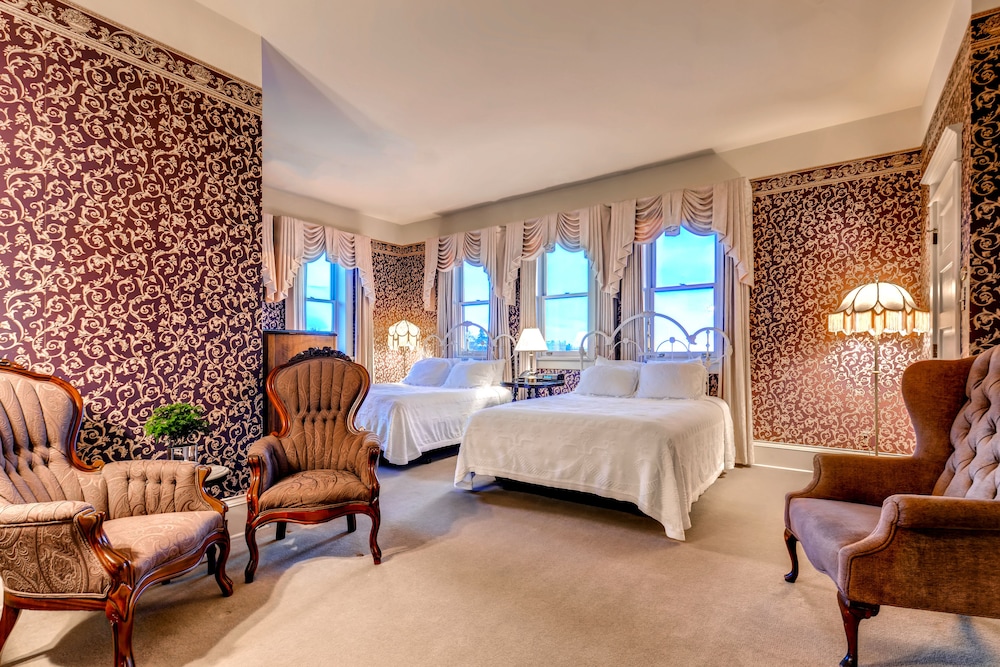 Signature Suite, Multiple Beds photo 2