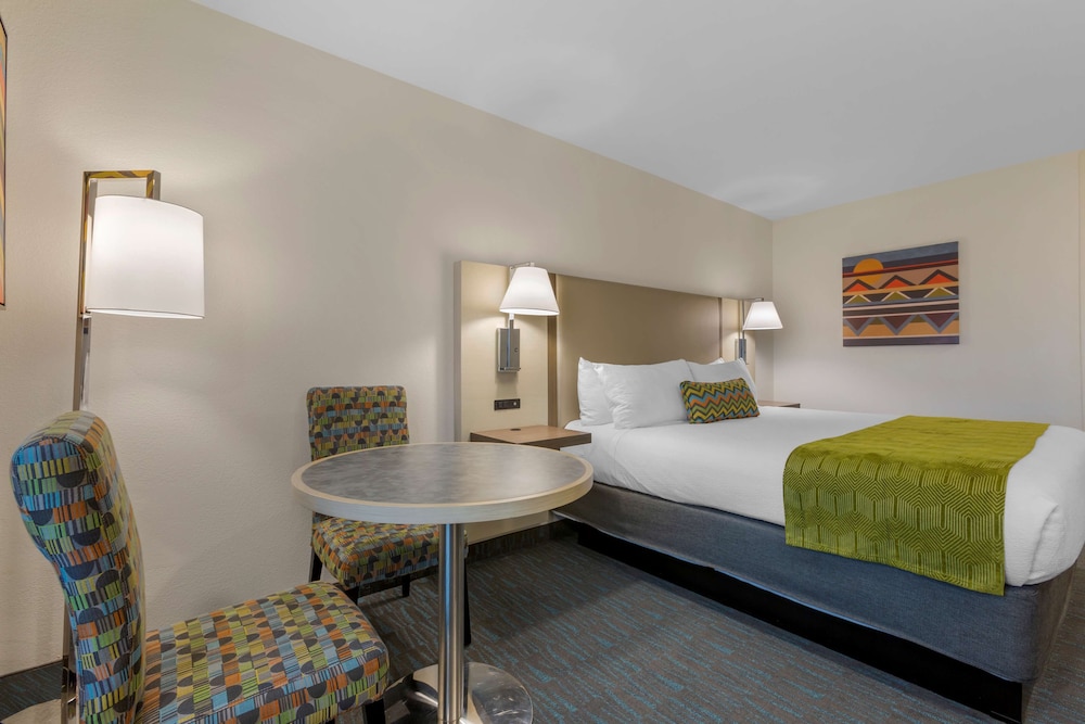 Standard Room, 1 Queen Bed, Accessible, Non Smoking - Photo 2