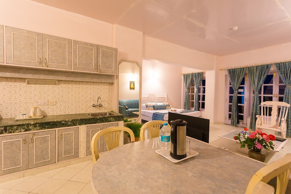 Royal Studio With Balcony and Valley View - Photo 6
